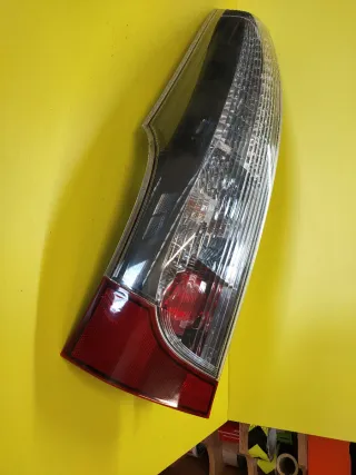 PILOTO TRASERO IZQUIERDO MITSUBISHI GRANDIS