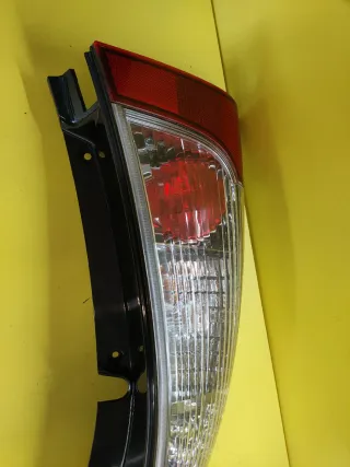 PILOTO TRASERO IZQUIERDO MITSUBISHI GRANDIS