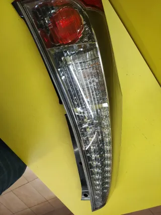 PILOTO TRASERO IZQUIERDO MITSUBISHI GRANDIS