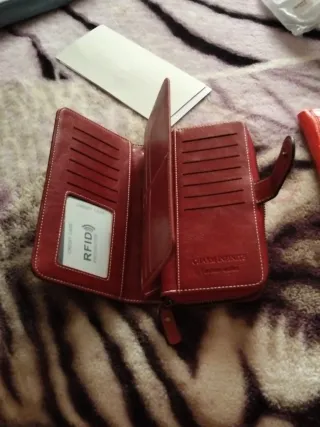 Cartera Roja de Piel