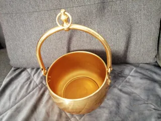 Cazuela antigua para colgar dorada