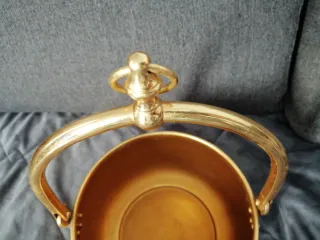 Cazuela antigua para colgar dorada