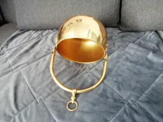 Cazuela antigua para colgar dorada