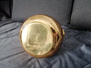 Cazuela antigua para colgar dorada