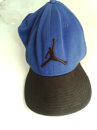 Gorra Jordan Negra y Azul