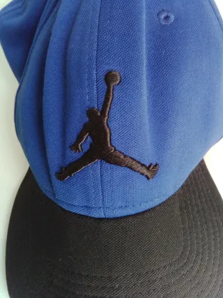 Gorra Jordan Negra y Azul