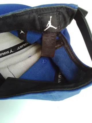 Gorra Jordan Negra y Azul