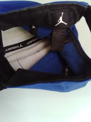 Gorra Jordan Negra y Azul