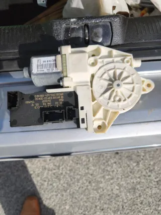 Motor elevalunas Brose 96 830 38