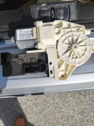 Motor elevalunas Brose 96 830 38