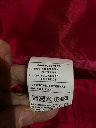 Falda de seda roja