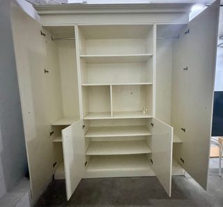 Armario blanco de madera