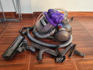 Aspirador Dyson con Accesorios