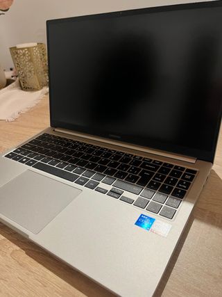 Portátil Samsung Galaxy Book Plata