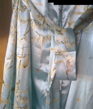 Kimono de satén con estampado floral