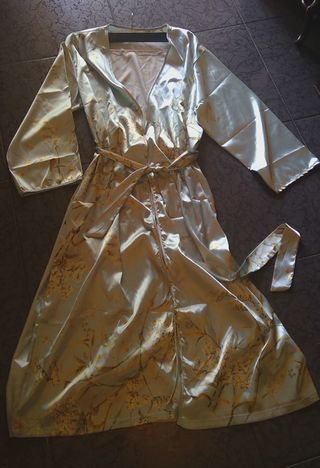 Kimono de satén con estampado floral