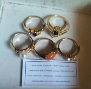 Lote 5 Anillos MVX baño dorado  con pedrería