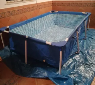 Piscina desmontable azul y blanca