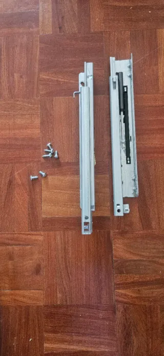 2 guide scorrevoli Ikea Besta