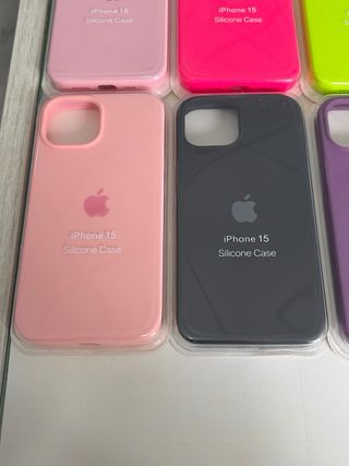 Cover in silicone per iPhone 15, vari colori