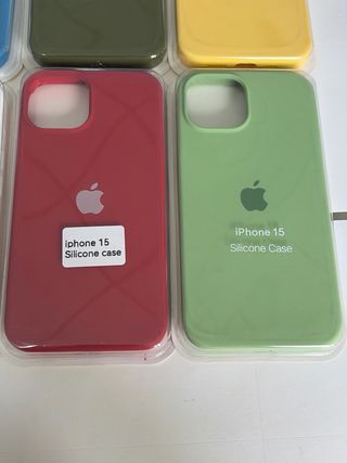 Cover in silicone per iPhone 15, vari colori