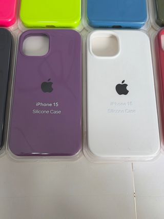 Cover in silicone per iPhone 15, vari colori