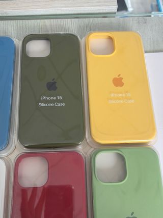 Cover in silicone per iPhone 15, vari colori