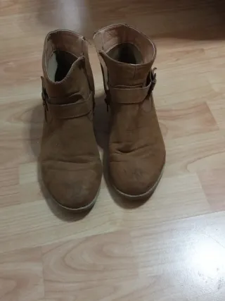 Botines marrones con hebilla