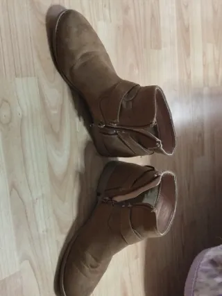 Botines marrones con hebilla