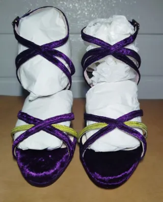 Sandalias de tacón moradas con plataforma