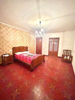 Se vende casa en centro de Borriol.