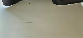 Cómoda y 2 mesitas de noche blancas