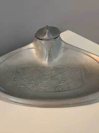 Gran Tintero "Modernista" en estaño. Circa 1900