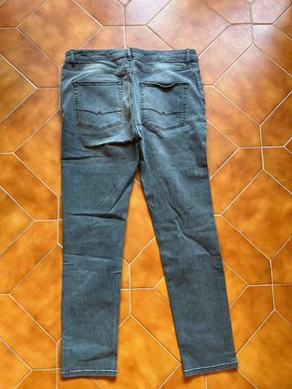 Pantalones skinny grises ASOS rotos