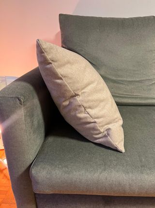 Divano 2 posti verde grigiastro in velluto ANTIMACCHIA