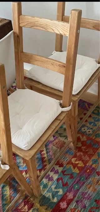 Silla de madera maciza Ikea.