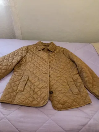 Chaqueta acolchada dorada estilo Barbour