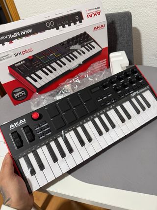 Akai MPK mini plus Controlador MIDI