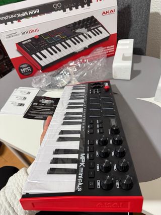 Akai MPK mini plus Controlador MIDI