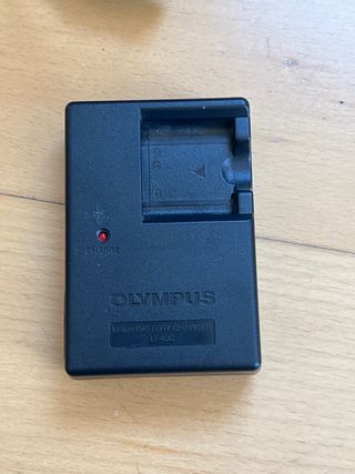 Caricabatteria Olympus LI-40C