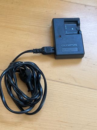 Caricabatteria Olympus LI-40C