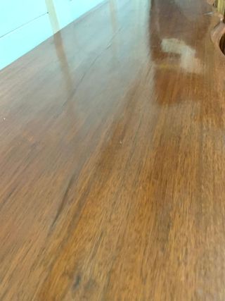 Gran aparador antiguo de madera. Siglo XIX