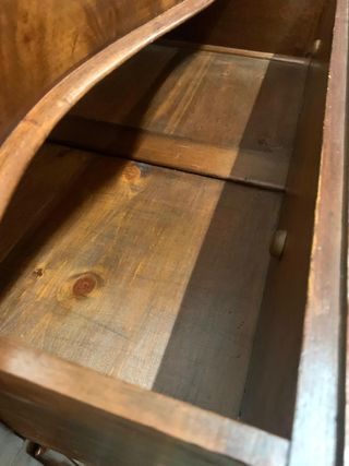 Gran aparador antiguo de madera. Siglo XIX