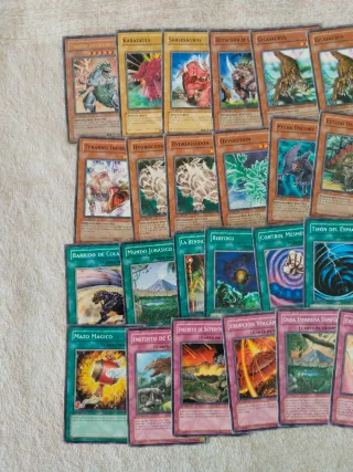 Baraja de Estructura Cólera de Dinosaurio YuGiOh
