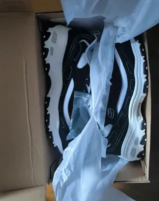 Deportivas Skechers Negras y Blancas Talla 42