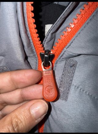 Abrigo Roxy gris y naranja