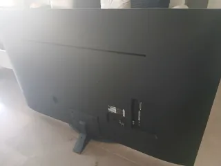 Televisor LG 65 Negro pantalla rota. Tiene mando.