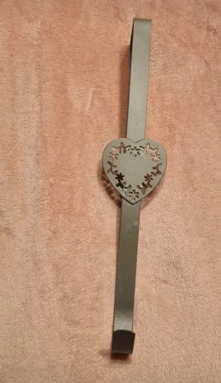 Percha vintage corazón metal