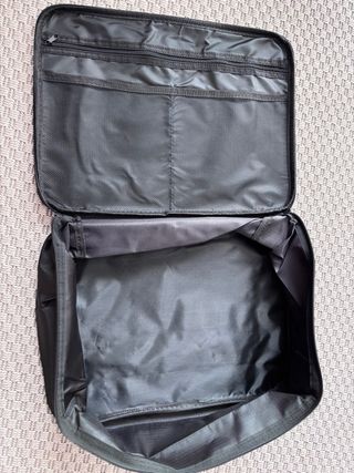 Bolsa maleta rosa y negra con dibujos