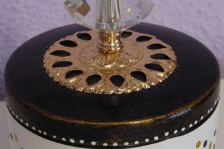 Bombonera cerámica tapa metal dorada